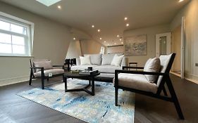 Luxurious, 2 Bed, 2 Bath Penthouse Apartment In Highly Desirable Chigwell Chcl F8